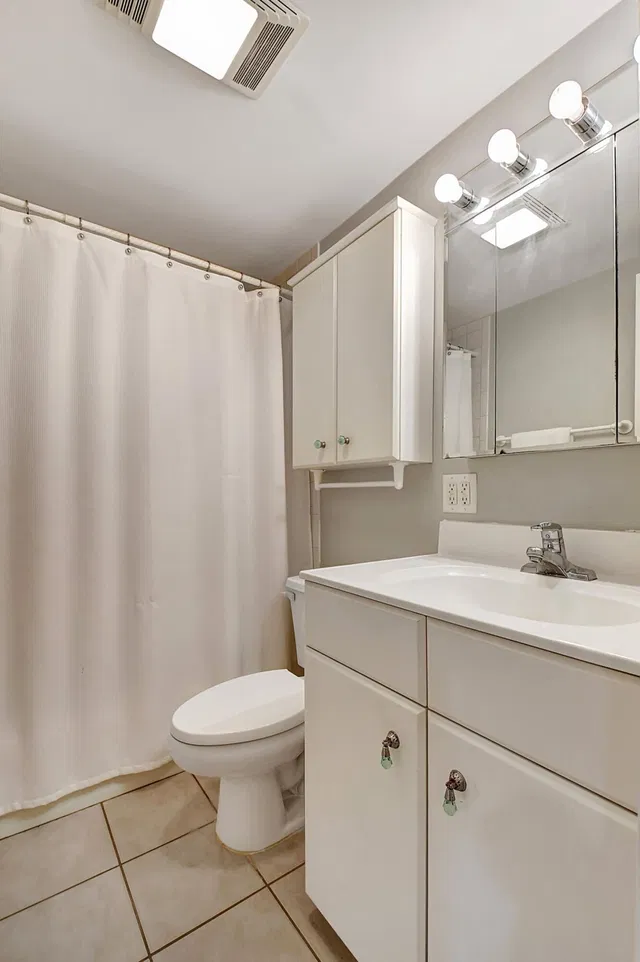 Unit 0150 photo 14