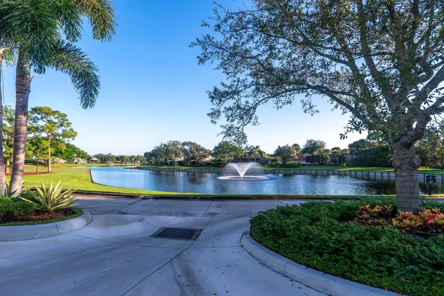 Willoughby Golf Club Residence photo 44