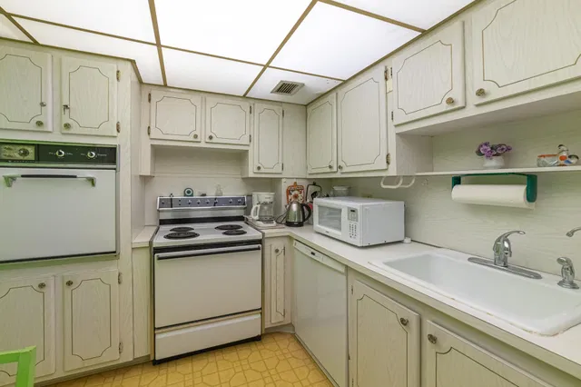 The Patrician of Palm Beach Unit 206 photo 11