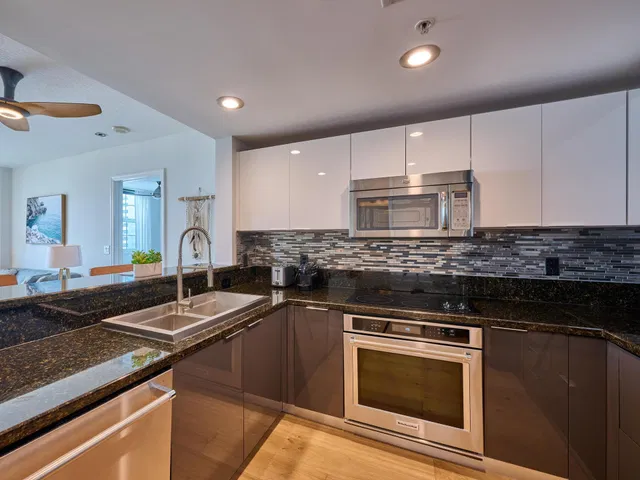 610 Clematis Unit 522 photo 11