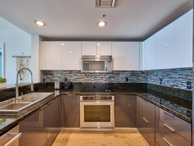 610 Clematis Unit 522 photo 12