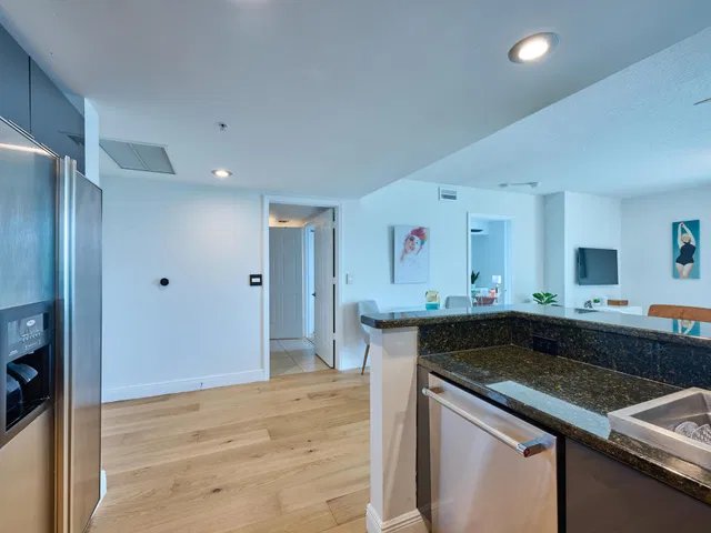 610 Clematis Unit 522 photo 14