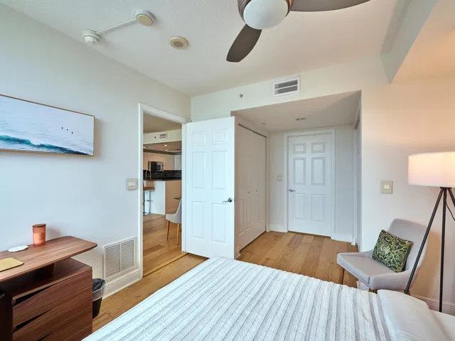 610 Clematis Unit 522 photo 21