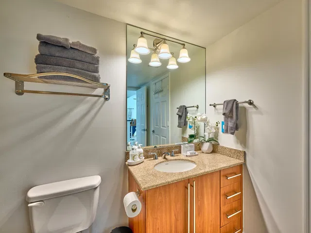 610 Clematis Unit 522 photo 27