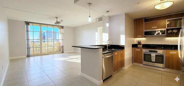The Whitney Unit 519 photo 4