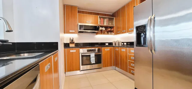 The Whitney Unit 519 photo 7
