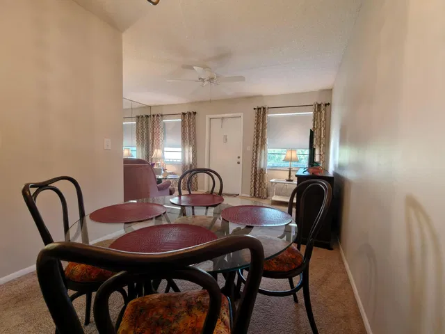 Unit 3-311 photo 22