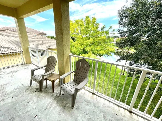 Residence photo 3