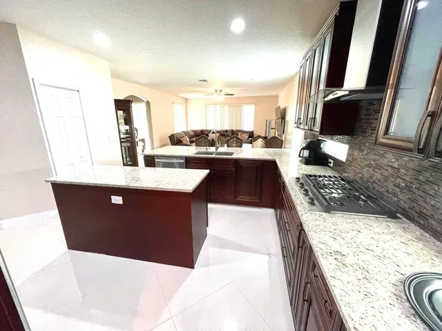 Residence photo 5