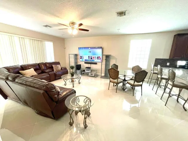 Residence photo 8