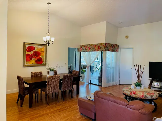 Unit 3204 photo 8