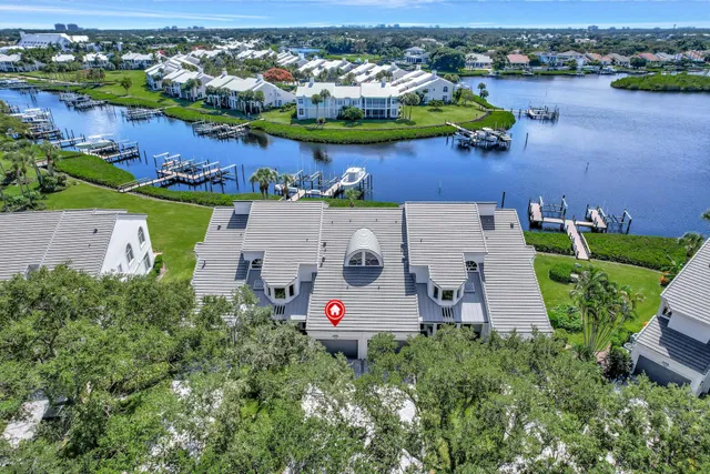 Admirals Cove Residence photo 2