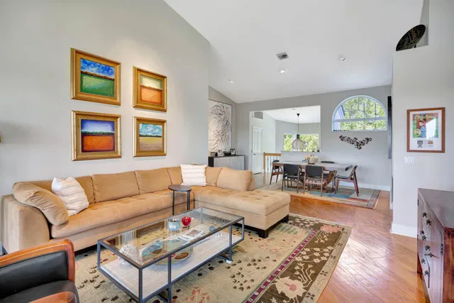 Admirals Cove Residence photo 8