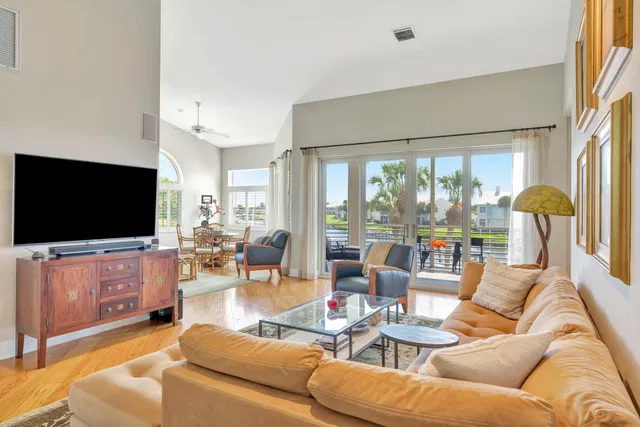 Admirals Cove Residence photo 9