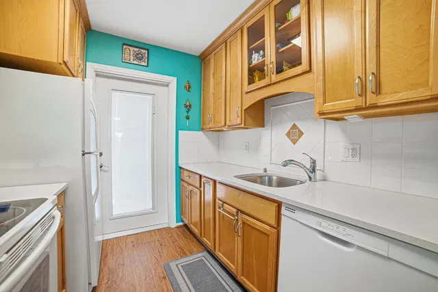  Unit 302 photo 21