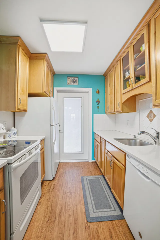  Unit 302 photo 22
