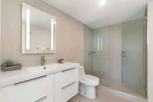 Unit 311 photo 17