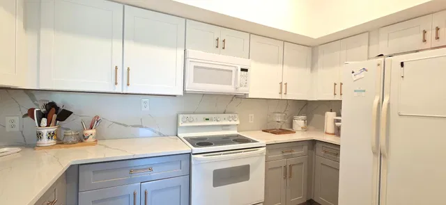 Unit 302 photo 15