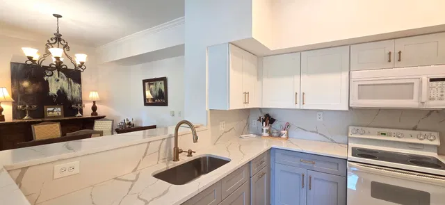 Unit 302 photo 18