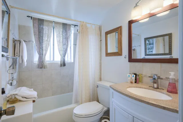 Unit 208 photo 9