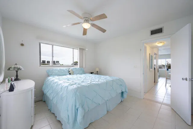 Unit 208 photo 10