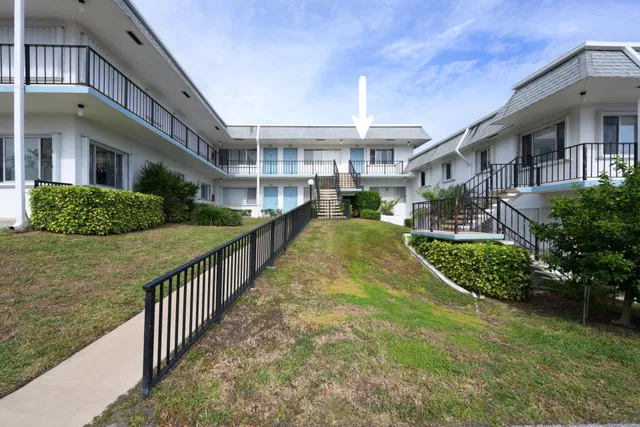 Unit 208 photo 17
