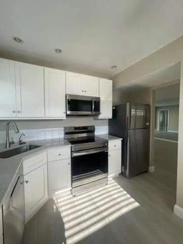 Unit 200 photo 23