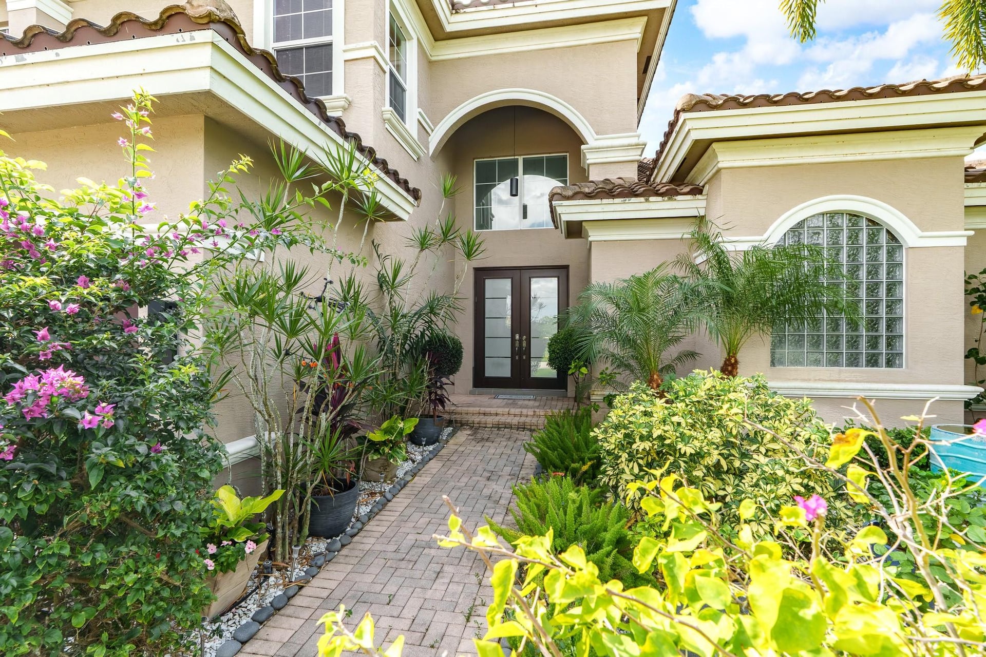 Residence photo 3