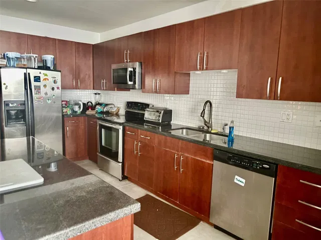 The Edge Unit 906 photo 6