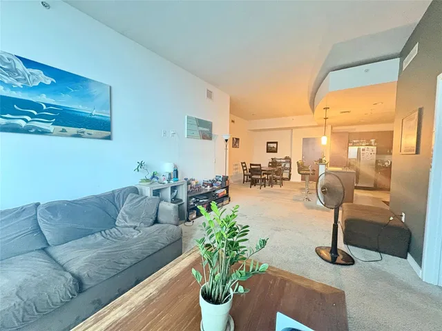 The Edge Unit 906 photo 8