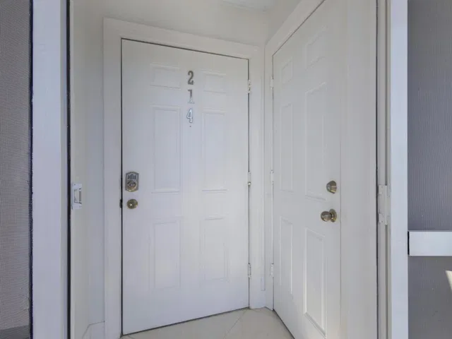 Unit 2140 photo 8