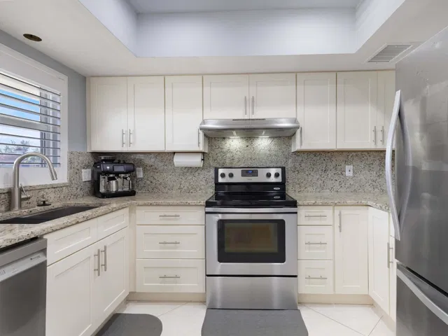 Unit 2140 photo 10