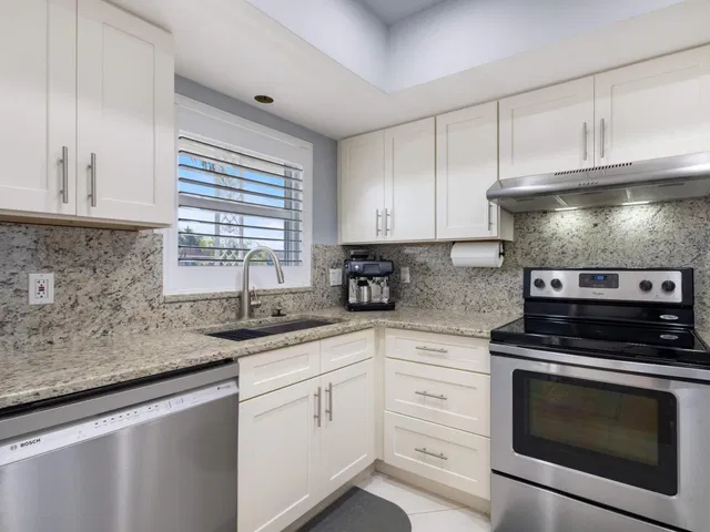 Unit 2140 photo 11