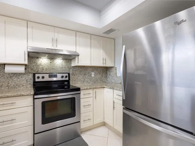 Unit 2140 photo 12