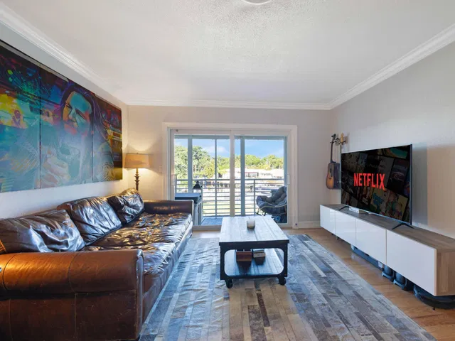Unit 2140 photo 13