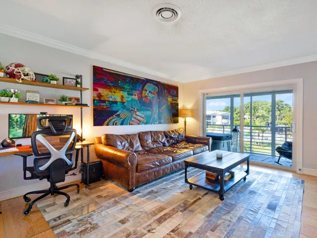 Unit 2140 photo 15