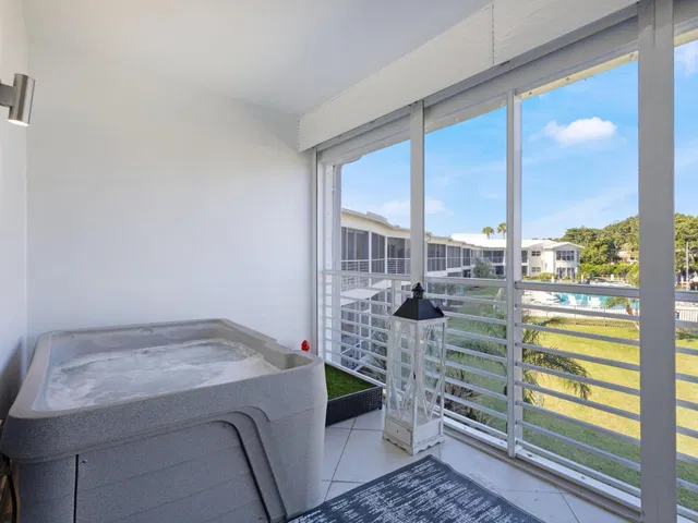Unit 2140 photo 17