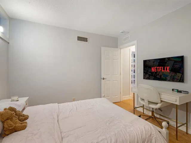 Unit 2140 photo 20