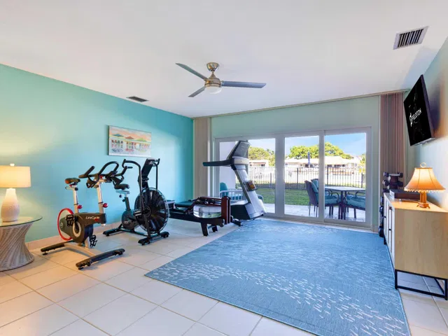 Unit 2140 photo 24