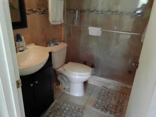 Unit D2 photo 3