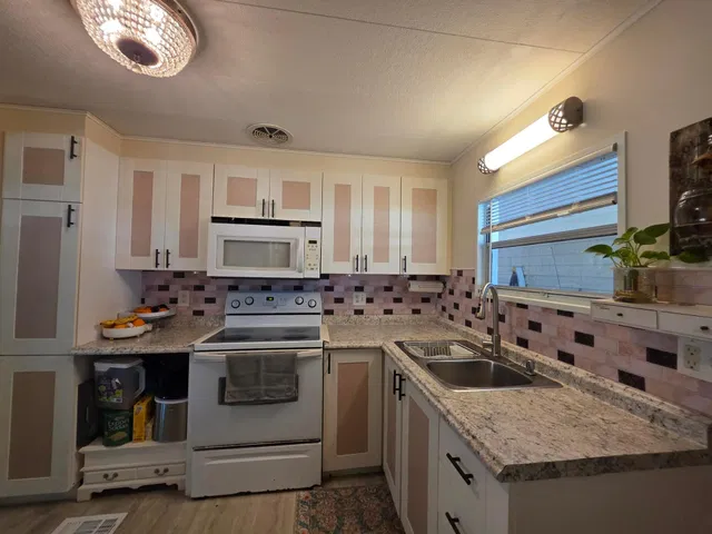  Residence photo 8