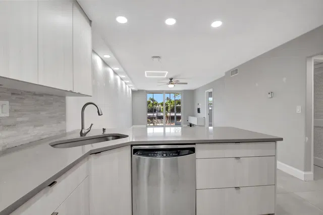 Unit 103 photo 11