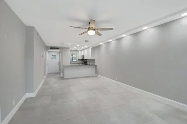 Unit 103 photo 18