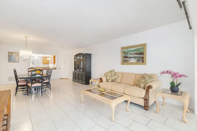Unit 402 photo 11
