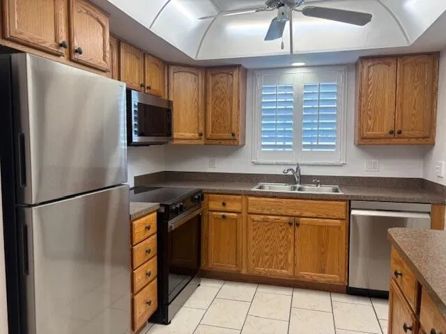Unit 402 photo 12