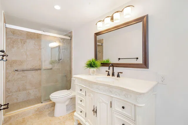 Unit 402 photo 15