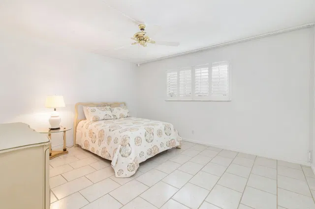 Unit 402 photo 16