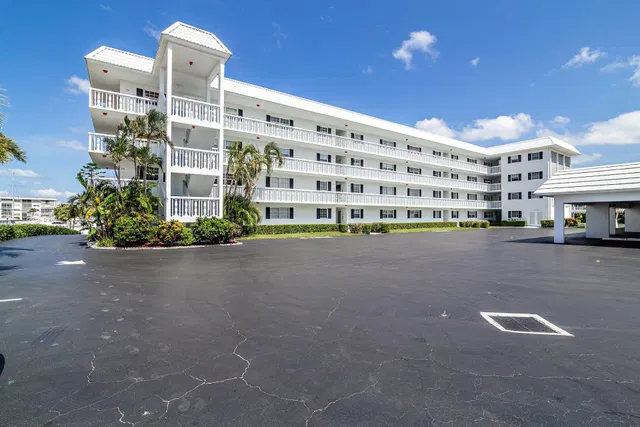Unit 402 photo 23