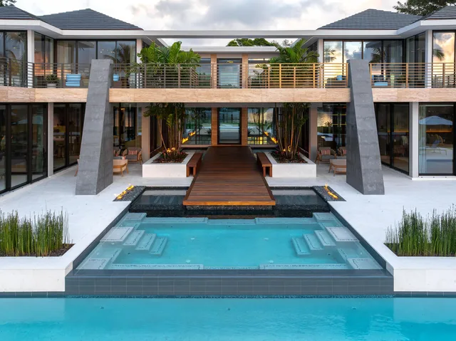 Residence photo 3