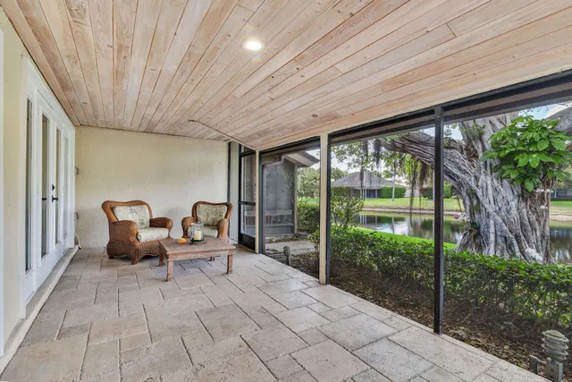  Residence photo 24
